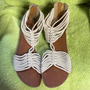 Gladiator sandals size 9M Twisty Shi Journeys